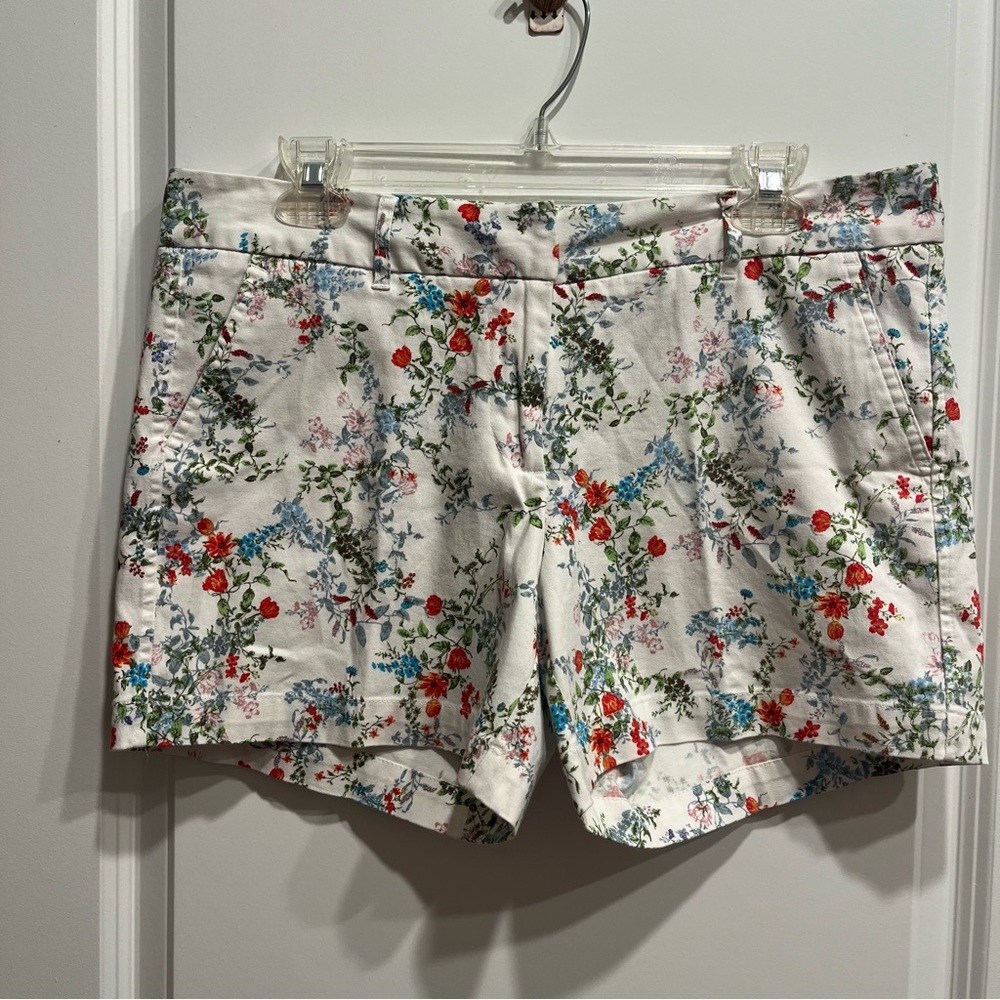 Land ‘N Sea Cotton Blend Delicate Floral Print Flat Front Shorts Women's …